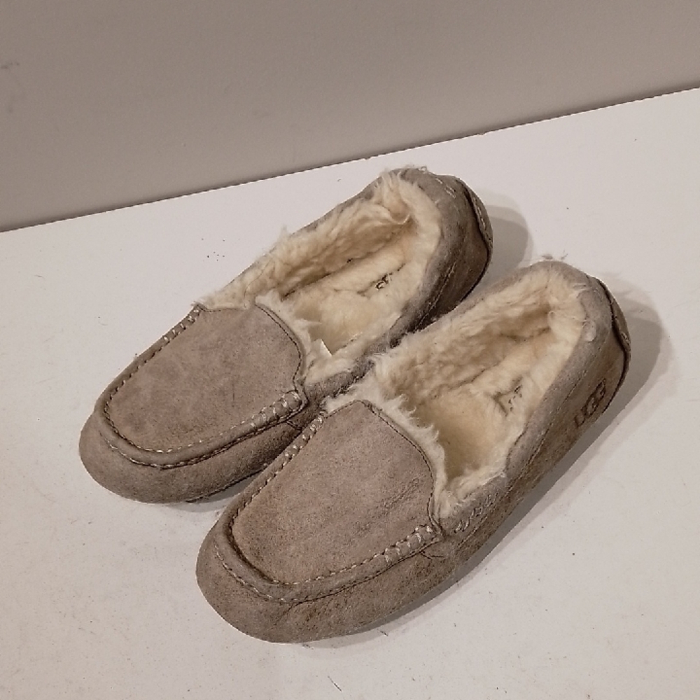 UGG Ansley Moccasin Slippers -Light Grey Waterproof Suede -Women’s US 7,5